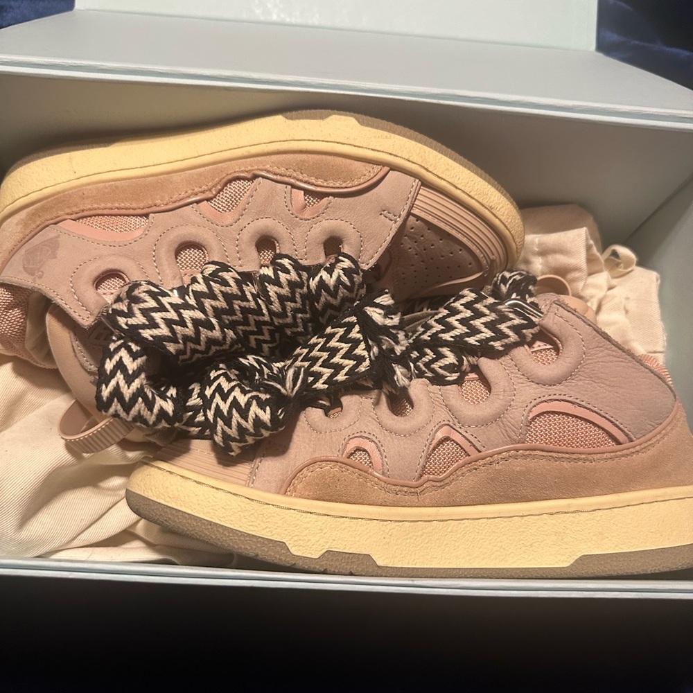 LANVIN - Trendy Pink Sneakers with Bold Laces